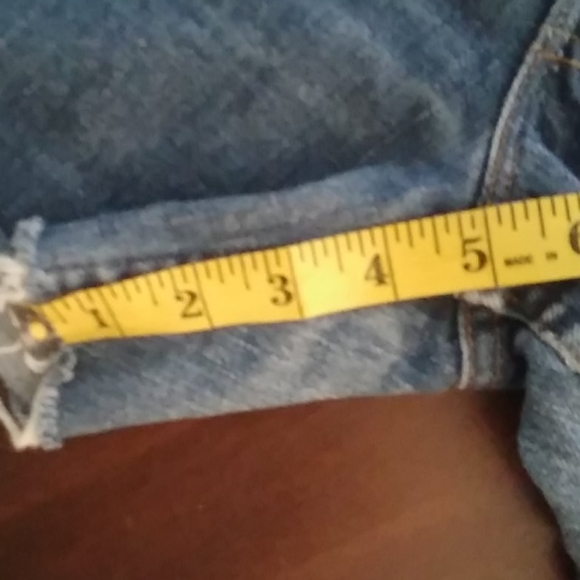 Vintage jean Levi's denim cutoffs - Picture 9 of 11